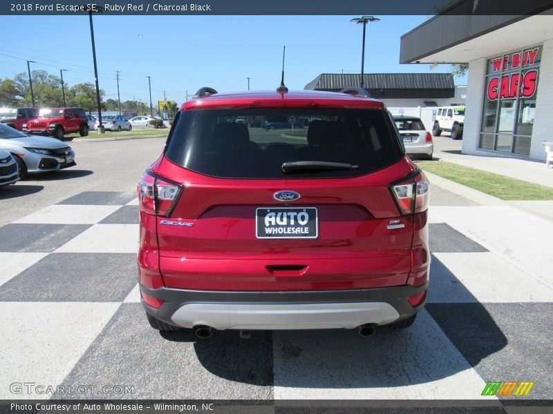 Ruby Red / Charcoal Black 2018 Ford Escape SE