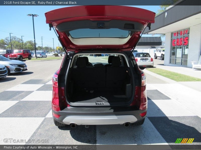 Ruby Red / Charcoal Black 2018 Ford Escape SE