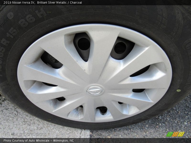 Brilliant Silver Metallic / Charcoal 2019 Nissan Versa SV