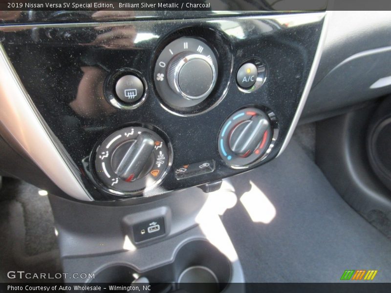 Brilliant Silver Metallic / Charcoal 2019 Nissan Versa SV Special Edition