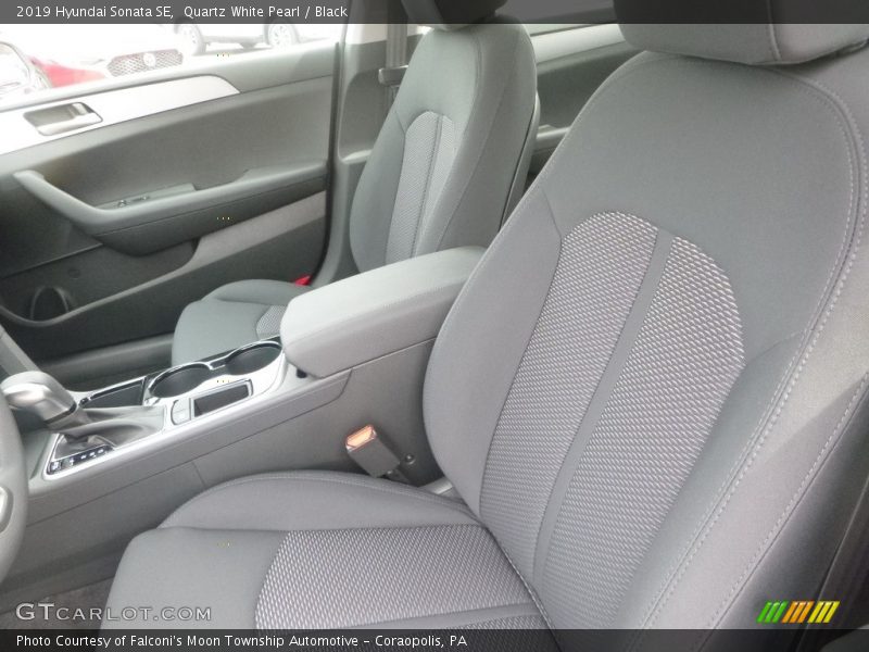 Quartz White Pearl / Black 2019 Hyundai Sonata SE