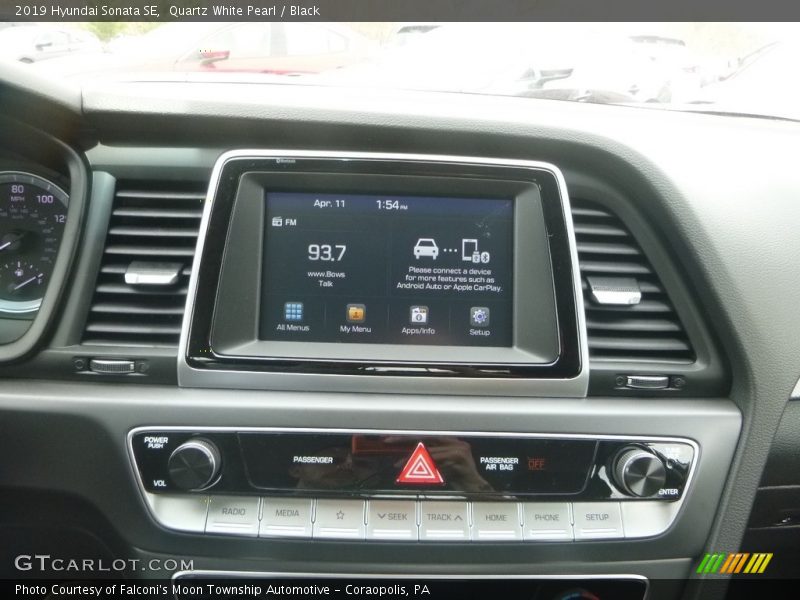Quartz White Pearl / Black 2019 Hyundai Sonata SE