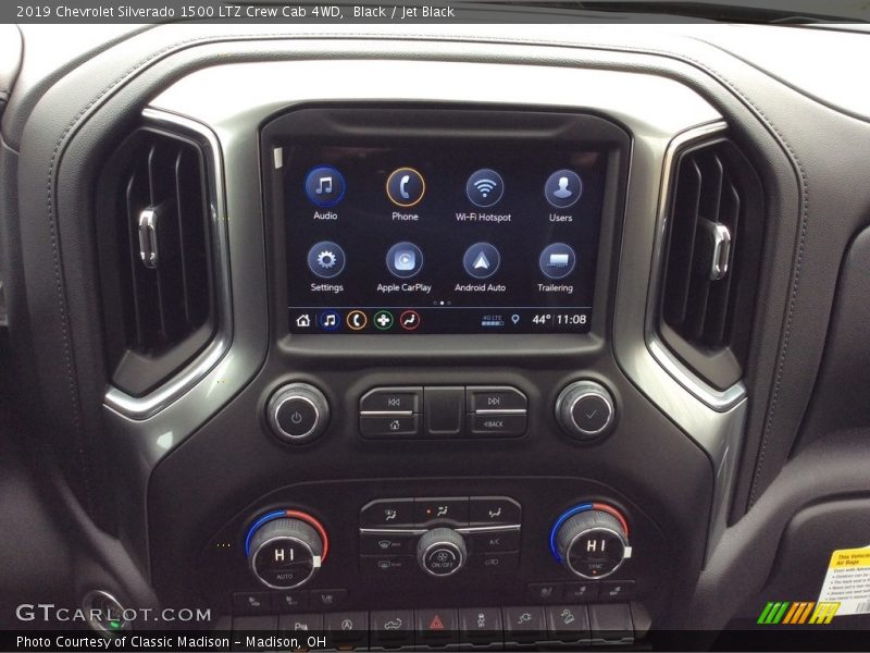 Controls of 2019 Silverado 1500 LTZ Crew Cab 4WD