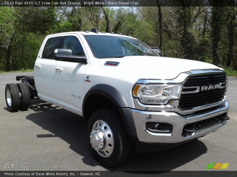  2019 4500 SLT Crew Cab 4x4 Chassis Bright White