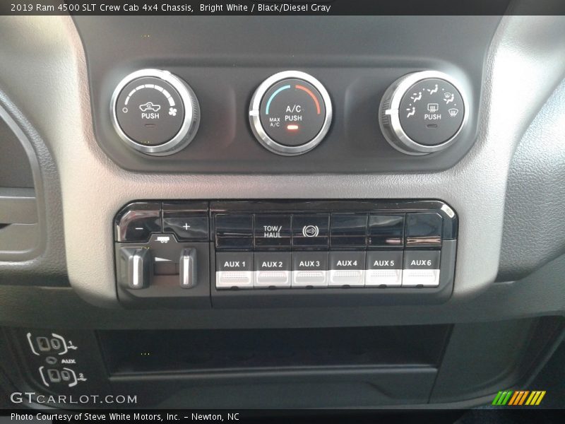 Controls of 2019 4500 SLT Crew Cab 4x4 Chassis