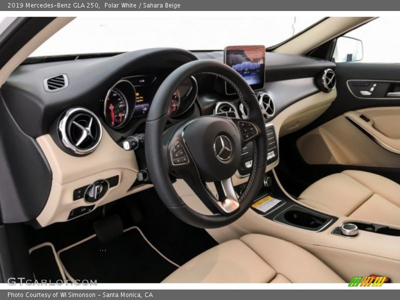 Polar White / Sahara Beige 2019 Mercedes-Benz GLA 250