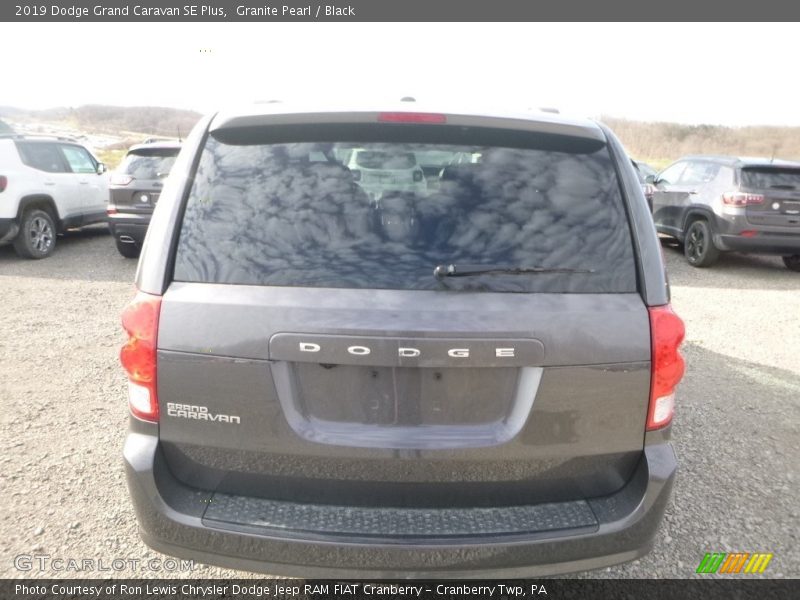 Granite Pearl / Black 2019 Dodge Grand Caravan SE Plus