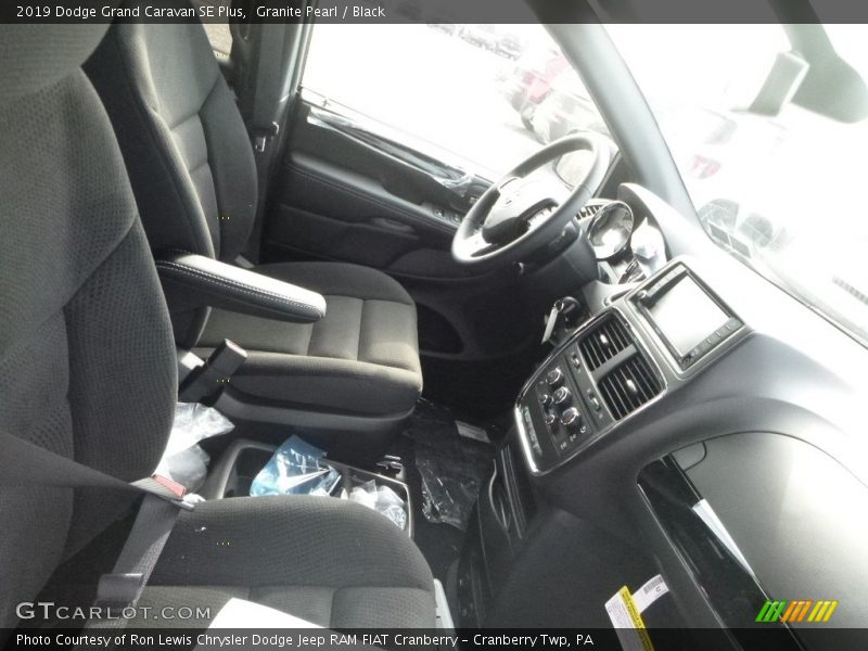 Granite Pearl / Black 2019 Dodge Grand Caravan SE Plus