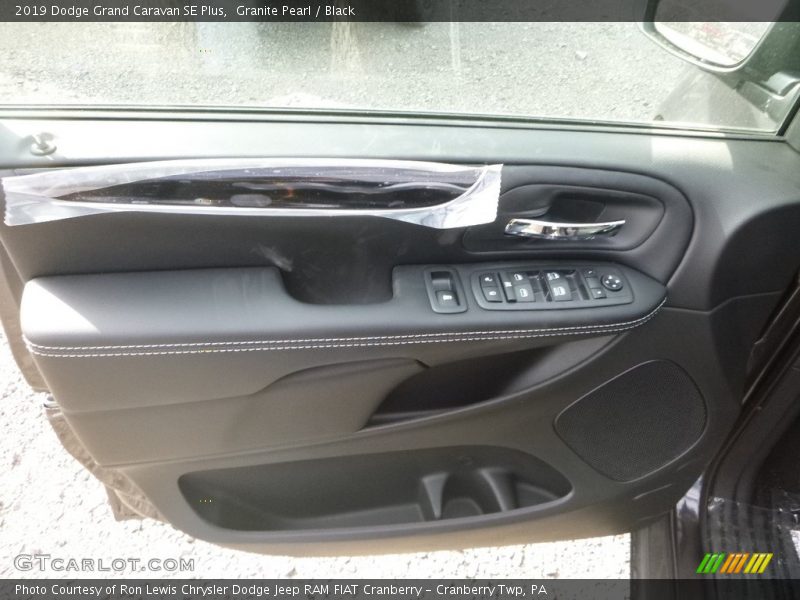 Granite Pearl / Black 2019 Dodge Grand Caravan SE Plus