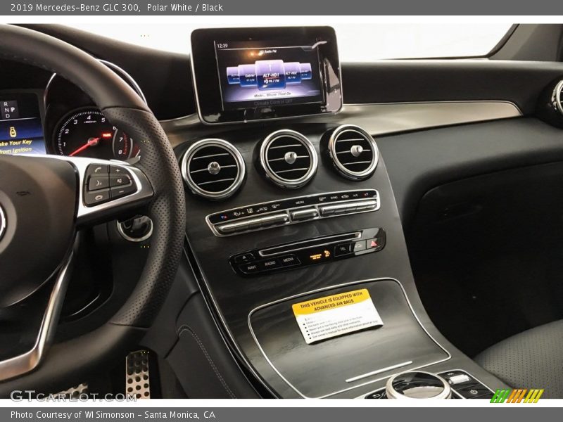 Polar White / Black 2019 Mercedes-Benz GLC 300