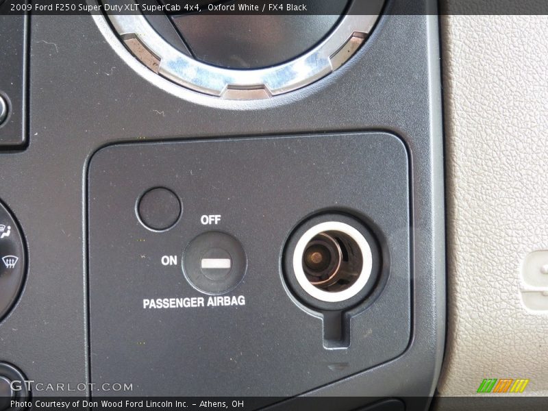 Oxford White / FX4 Black 2009 Ford F250 Super Duty XLT SuperCab 4x4