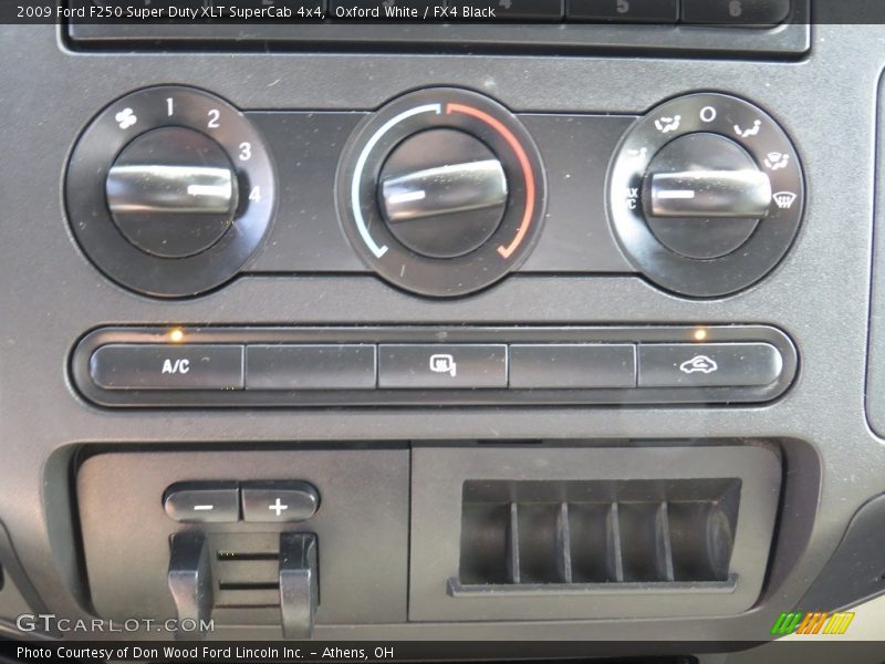 Oxford White / FX4 Black 2009 Ford F250 Super Duty XLT SuperCab 4x4
