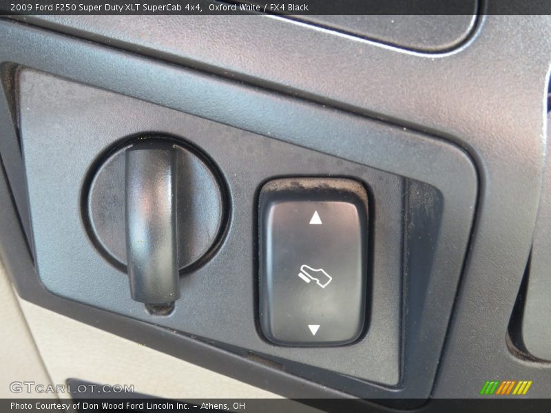 Oxford White / FX4 Black 2009 Ford F250 Super Duty XLT SuperCab 4x4