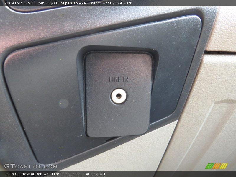 Oxford White / FX4 Black 2009 Ford F250 Super Duty XLT SuperCab 4x4