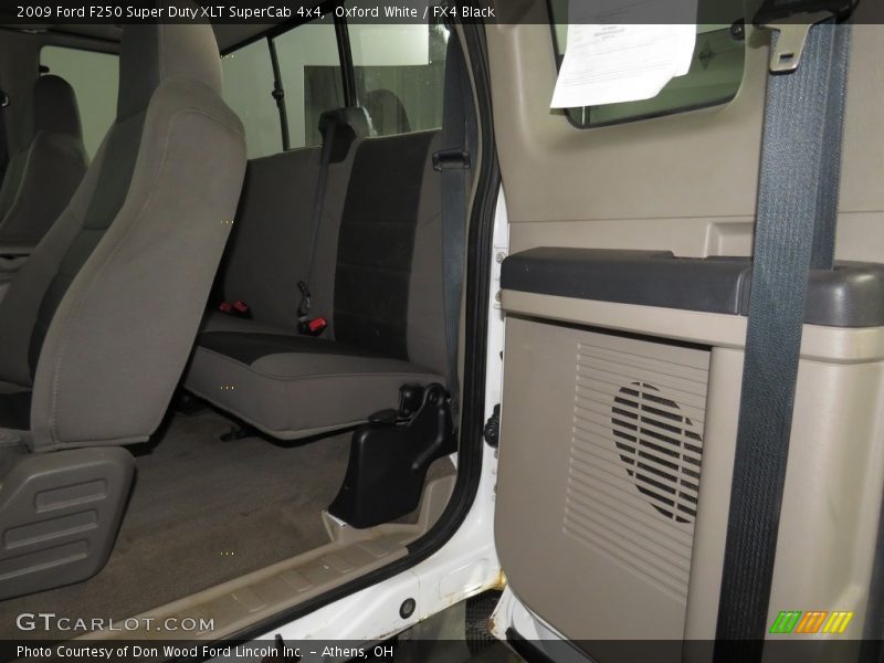 Oxford White / FX4 Black 2009 Ford F250 Super Duty XLT SuperCab 4x4