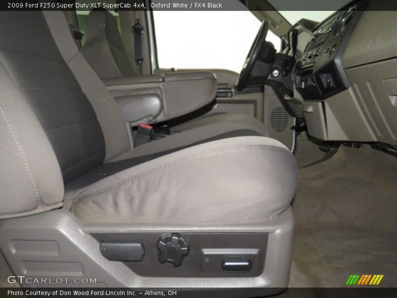 Oxford White / FX4 Black 2009 Ford F250 Super Duty XLT SuperCab 4x4
