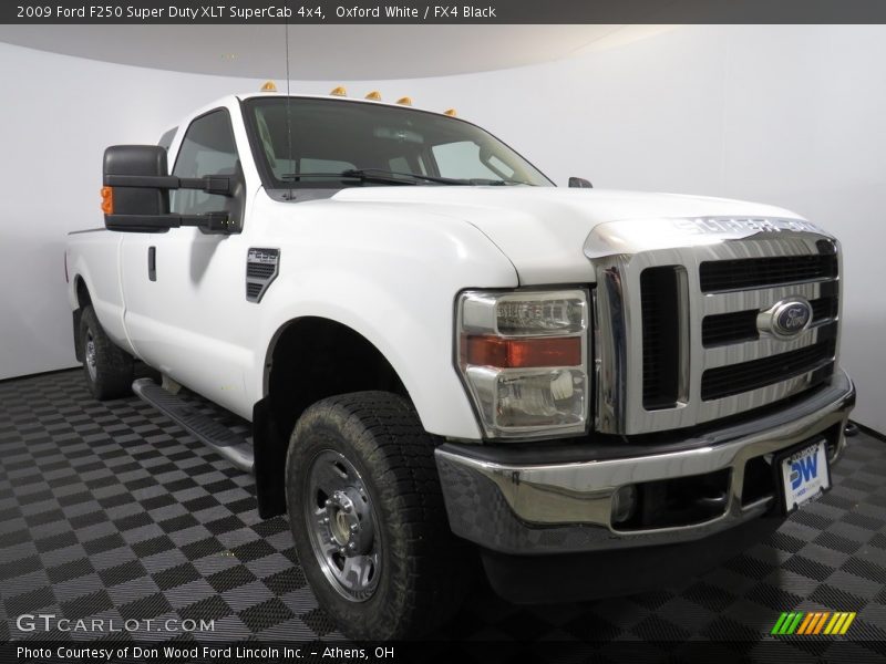 Oxford White / FX4 Black 2009 Ford F250 Super Duty XLT SuperCab 4x4
