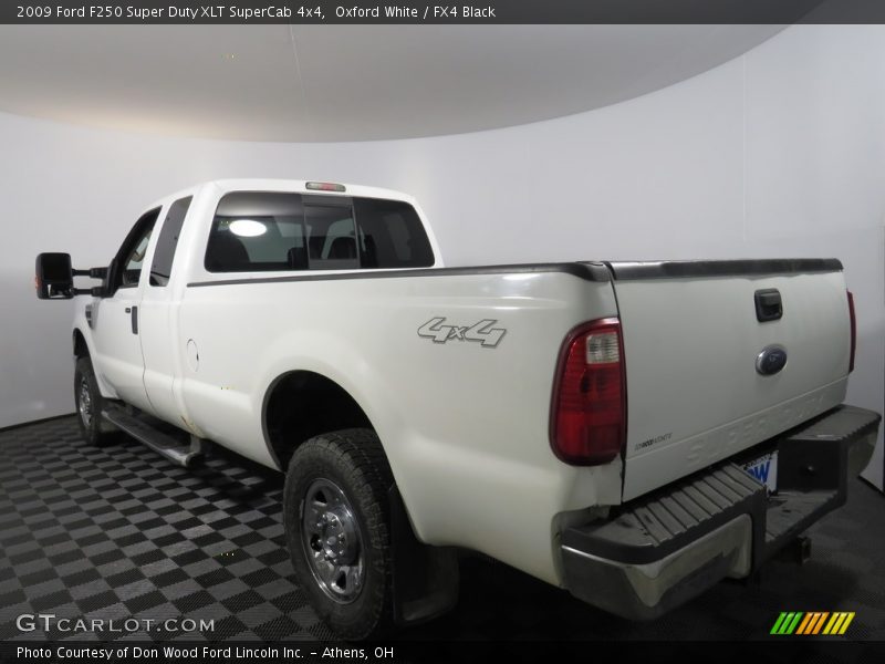 Oxford White / FX4 Black 2009 Ford F250 Super Duty XLT SuperCab 4x4