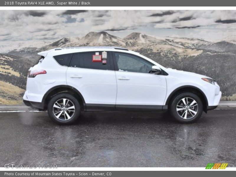 Super White / Black 2018 Toyota RAV4 XLE AWD