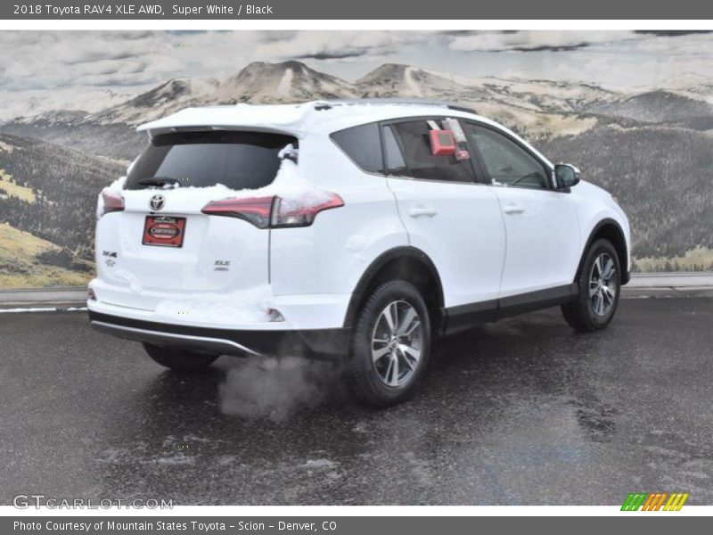 Super White / Black 2018 Toyota RAV4 XLE AWD