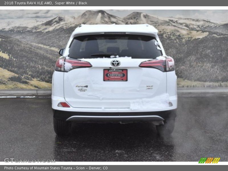 Super White / Black 2018 Toyota RAV4 XLE AWD