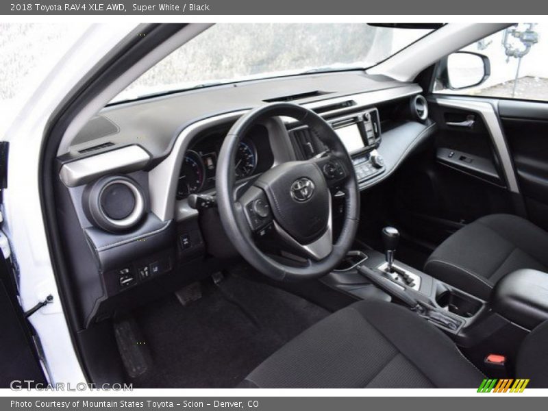 Super White / Black 2018 Toyota RAV4 XLE AWD