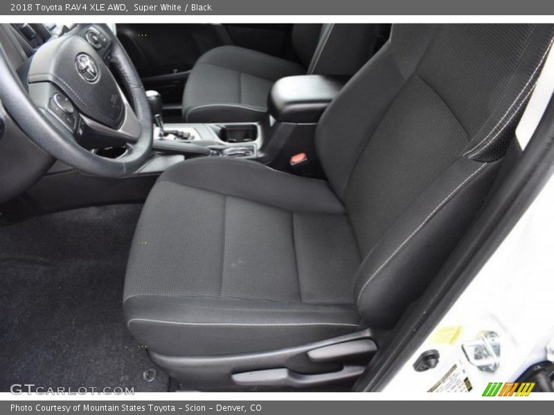 Super White / Black 2018 Toyota RAV4 XLE AWD