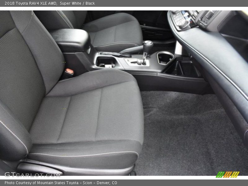 Super White / Black 2018 Toyota RAV4 XLE AWD