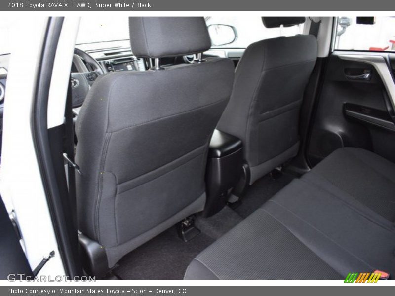 Super White / Black 2018 Toyota RAV4 XLE AWD