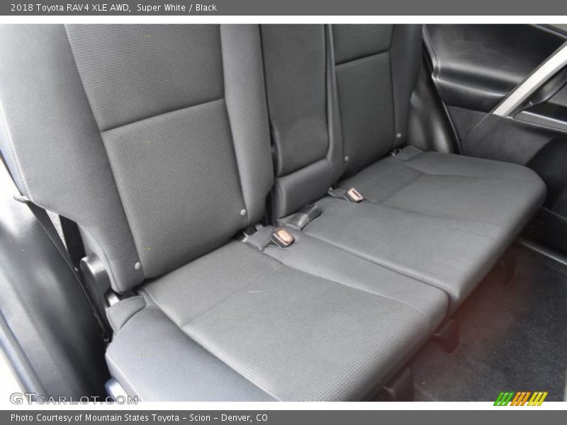 Super White / Black 2018 Toyota RAV4 XLE AWD