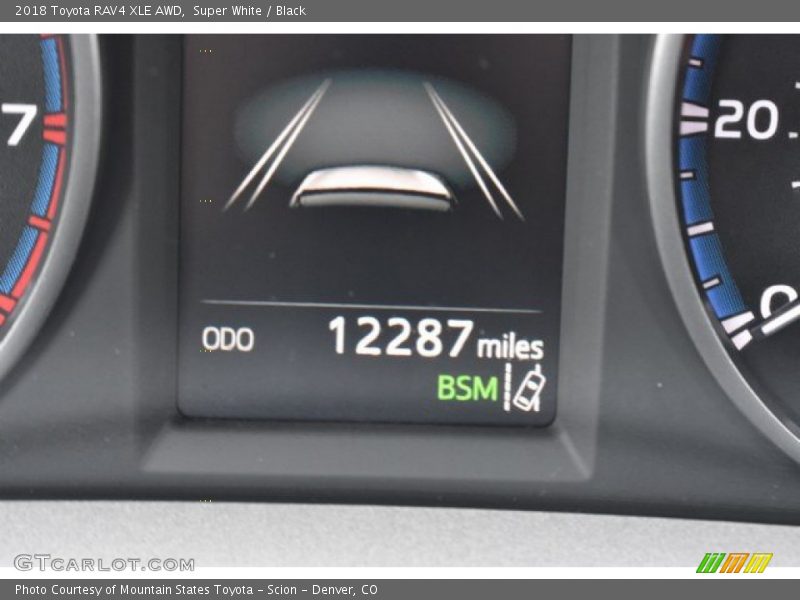 Super White / Black 2018 Toyota RAV4 XLE AWD