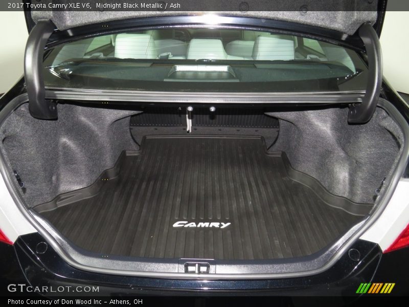 Midnight Black Metallic / Ash 2017 Toyota Camry XLE V6