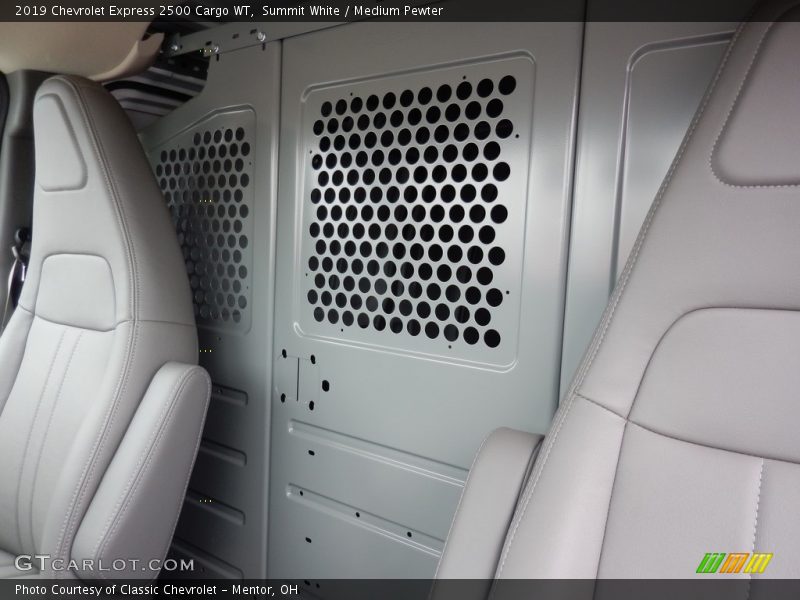 Summit White / Medium Pewter 2019 Chevrolet Express 2500 Cargo WT