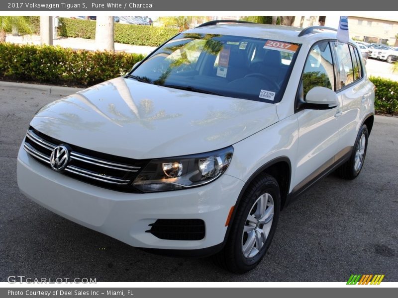 Pure White / Charcoal 2017 Volkswagen Tiguan S