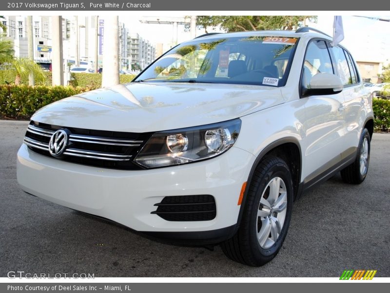 Pure White / Charcoal 2017 Volkswagen Tiguan S