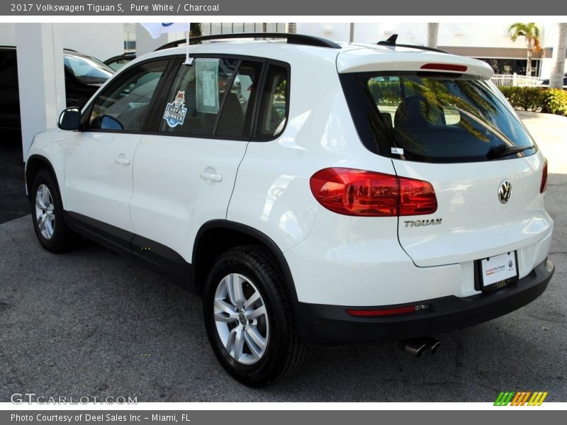 Pure White / Charcoal 2017 Volkswagen Tiguan S