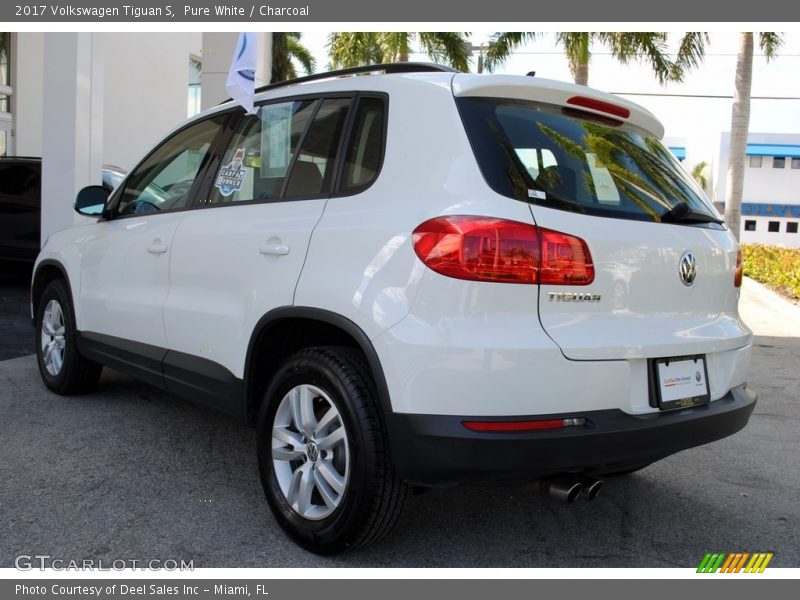 Pure White / Charcoal 2017 Volkswagen Tiguan S