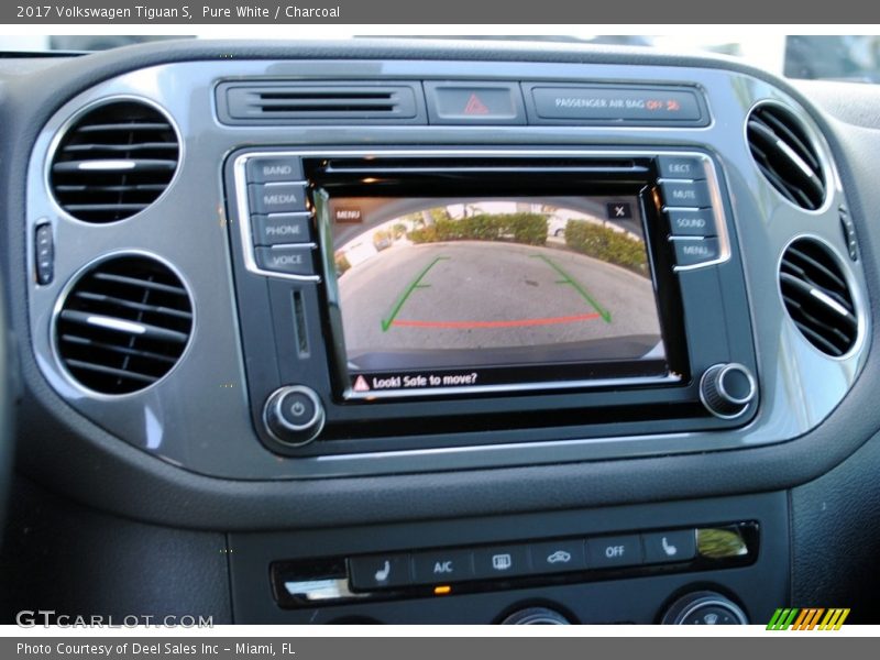 Pure White / Charcoal 2017 Volkswagen Tiguan S