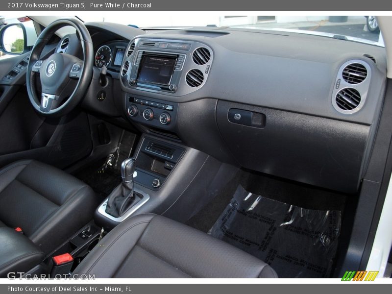 Pure White / Charcoal 2017 Volkswagen Tiguan S