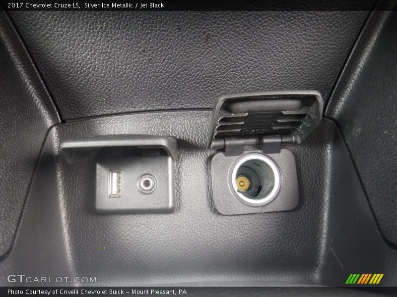Silver Ice Metallic / Jet Black 2017 Chevrolet Cruze LS