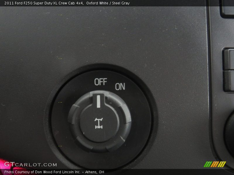 Oxford White / Steel Gray 2011 Ford F250 Super Duty XL Crew Cab 4x4