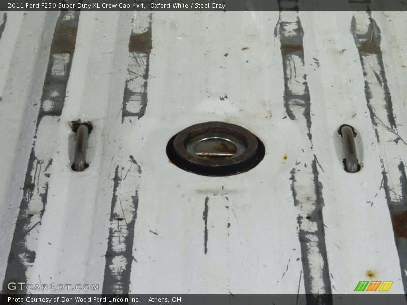 Oxford White / Steel Gray 2011 Ford F250 Super Duty XL Crew Cab 4x4