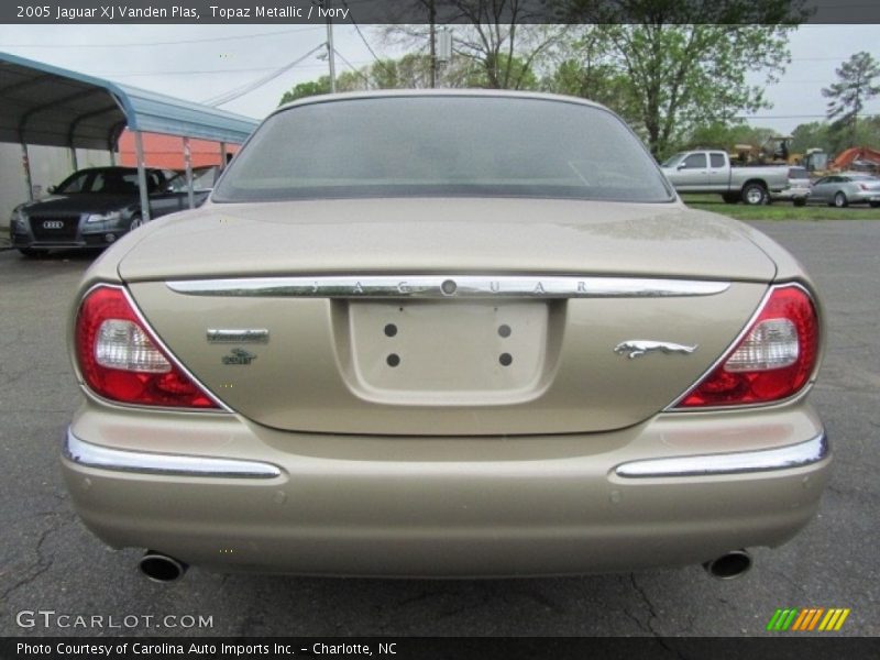 Topaz Metallic / Ivory 2005 Jaguar XJ Vanden Plas