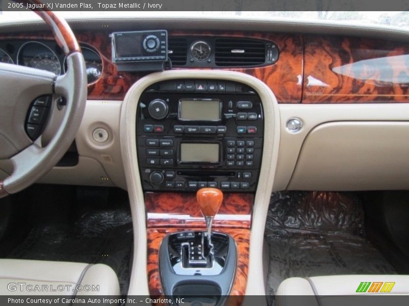 Topaz Metallic / Ivory 2005 Jaguar XJ Vanden Plas