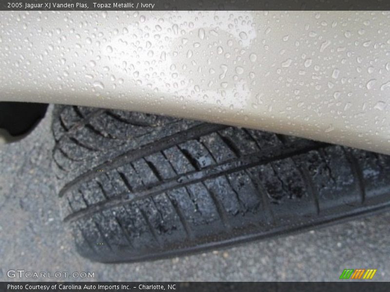Topaz Metallic / Ivory 2005 Jaguar XJ Vanden Plas