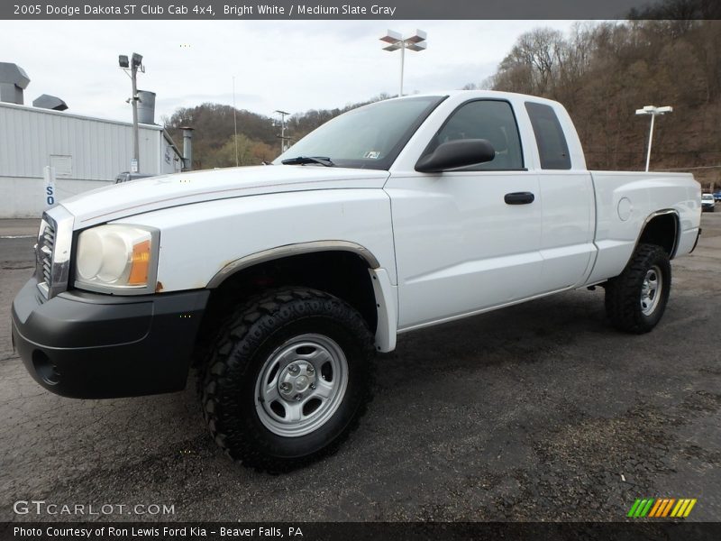 Bright White / Medium Slate Gray 2005 Dodge Dakota ST Club Cab 4x4