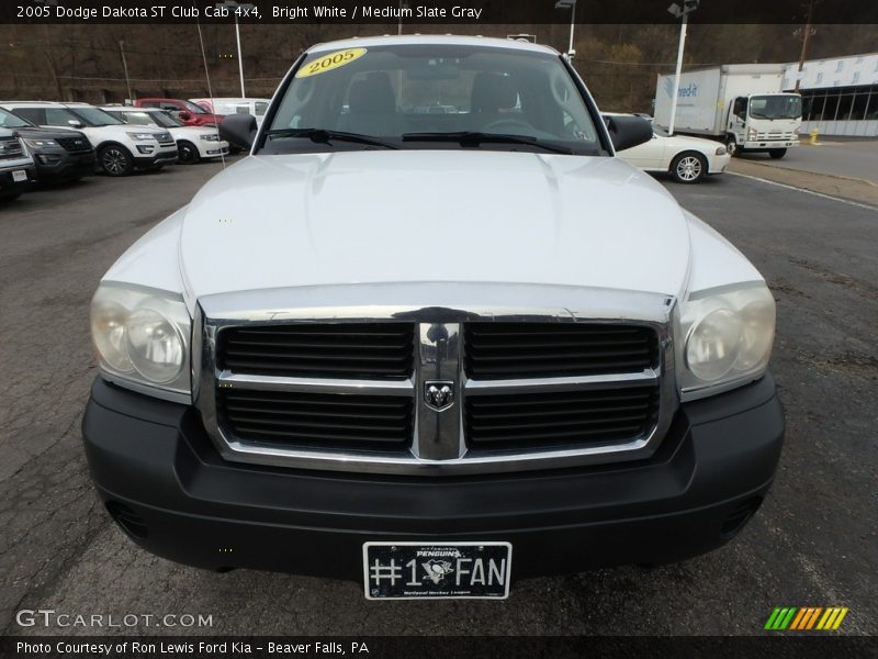 Bright White / Medium Slate Gray 2005 Dodge Dakota ST Club Cab 4x4