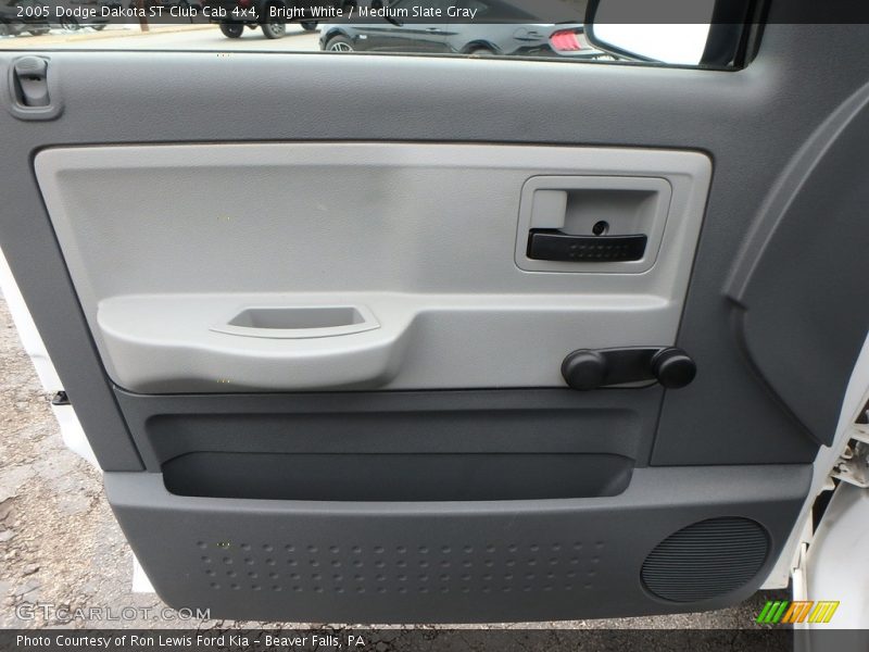 Bright White / Medium Slate Gray 2005 Dodge Dakota ST Club Cab 4x4