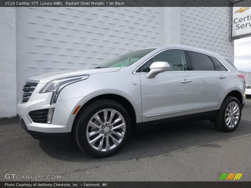 Radiant Silver Metallic / Jet Black 2019 Cadillac XT5 Luxury AWD