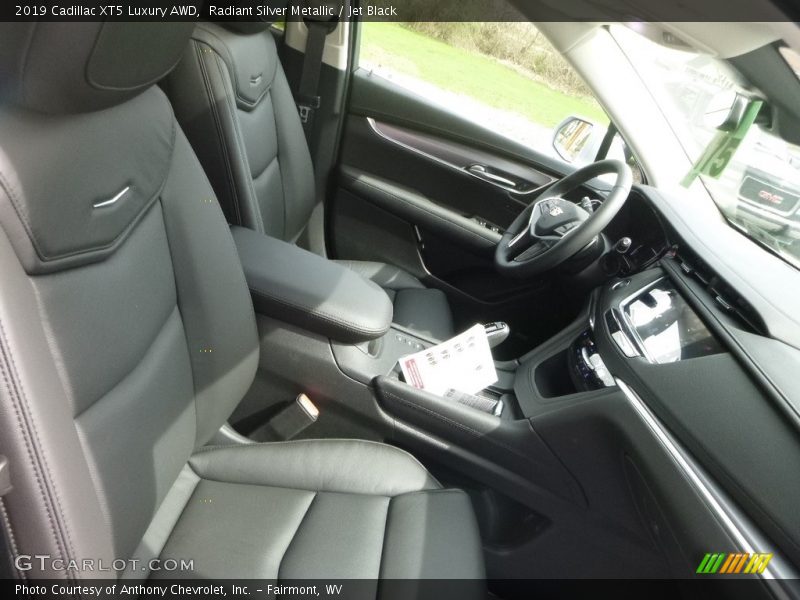 Radiant Silver Metallic / Jet Black 2019 Cadillac XT5 Luxury AWD